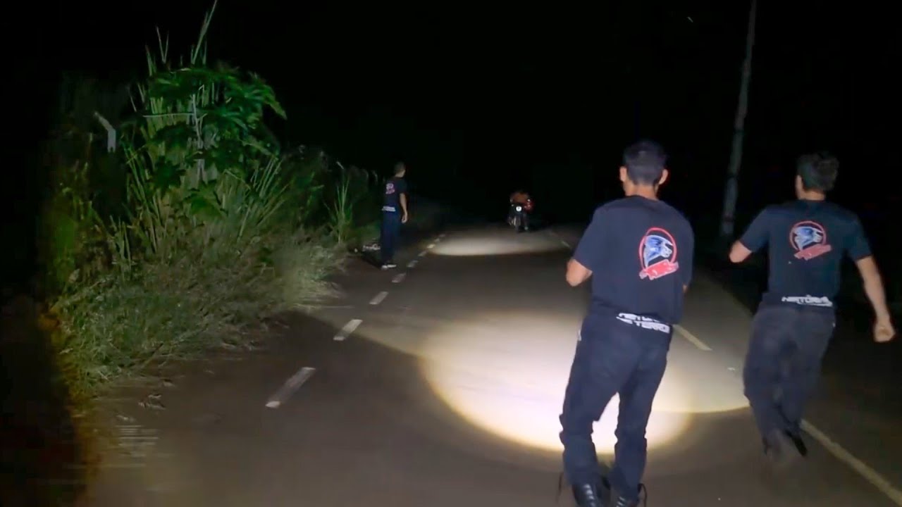 PRECISAMOS DESCOBRIR QUEM É ESSE MOTOQUEIRO ASSUSTADOR