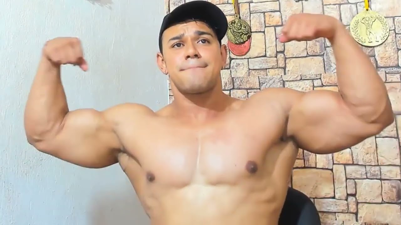 Pec Bounce Aaron Muscle