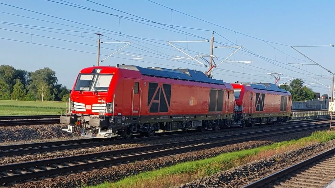 Dual Mode Doppeltraktion BR249 am 11.06.2025 zwischen München  Augsburg Abends. Dazu viele Güterzüge
