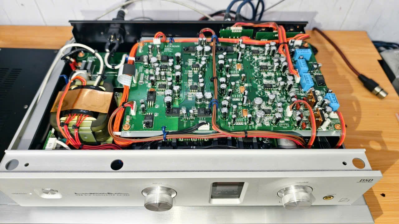 Thanh lý Luxman da 250 cơ hội sở hữu dac cao cấp giá cực tốt