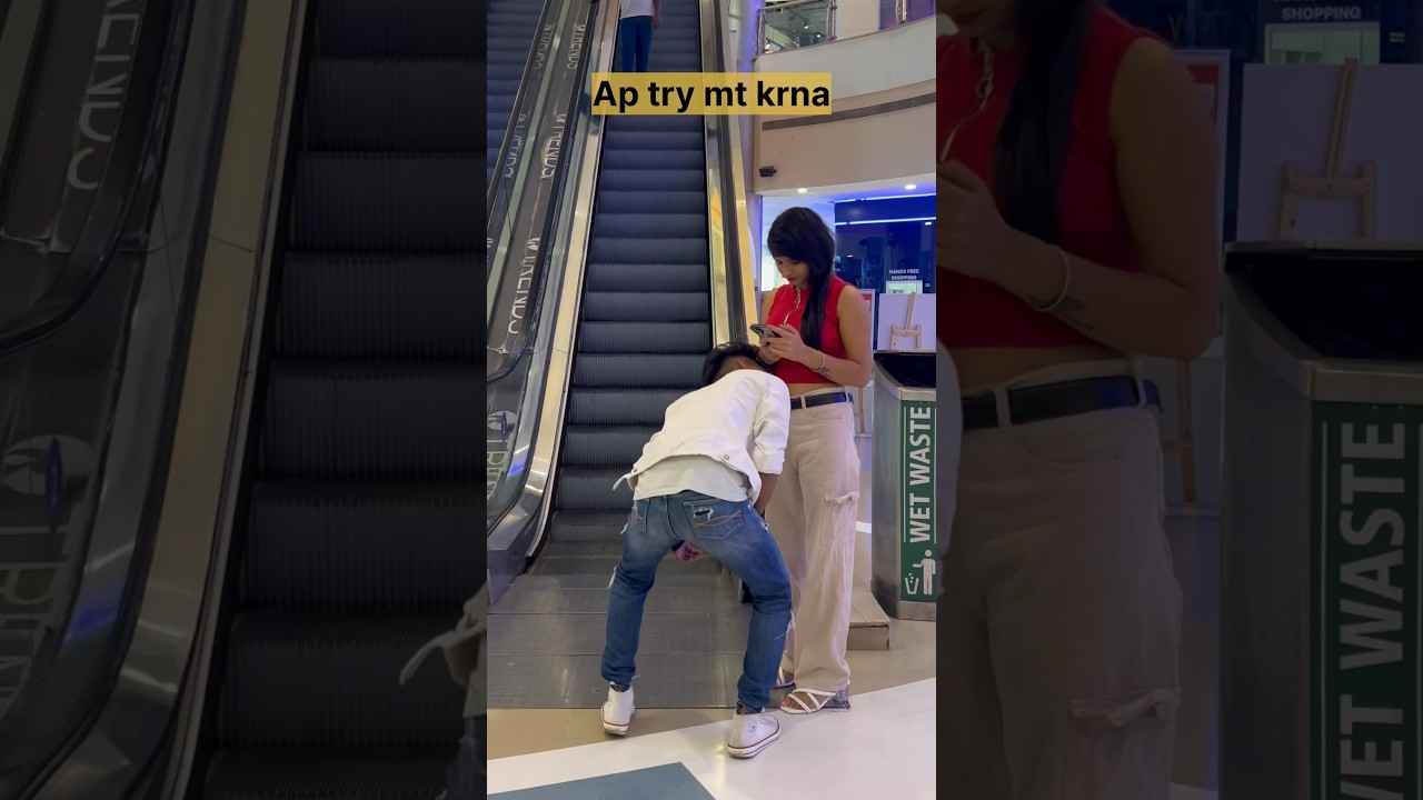Kissing prank on escalator 😂😅 #shorts #trending #ytshort #shorts
