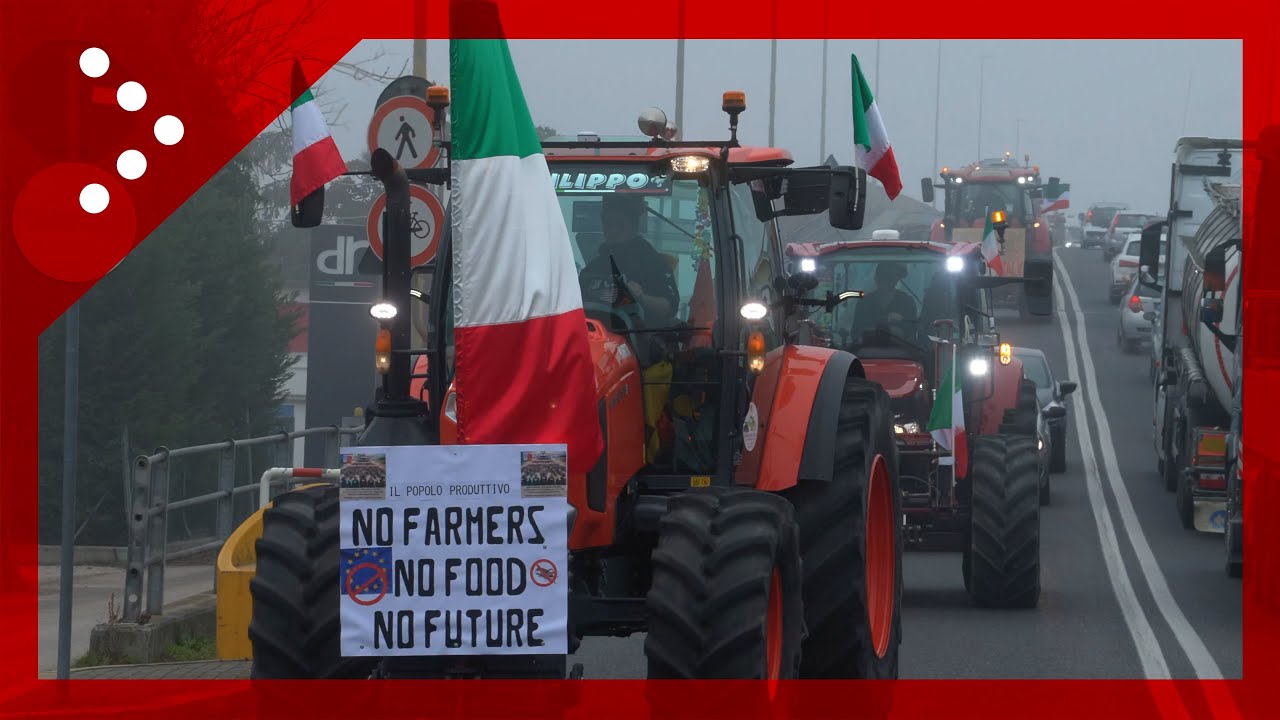 Protesta agricoltori a Ravenna, l'arrivo del corteo di trattori partito da Russi