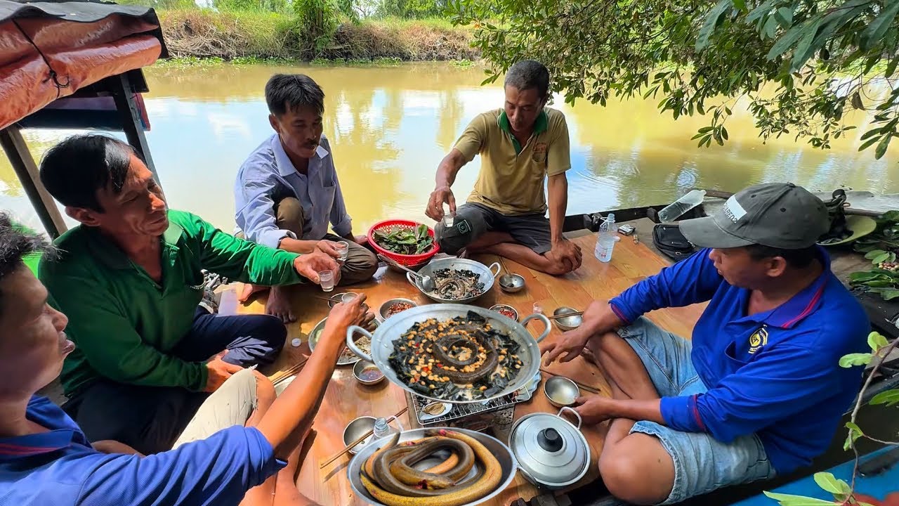 Lươn Um Lá Nhàu, Sò Sông Nướng Than Hồng Lai Rai Ngày Dân Dã Trên Sông | Mưu Sinh Miền Quê