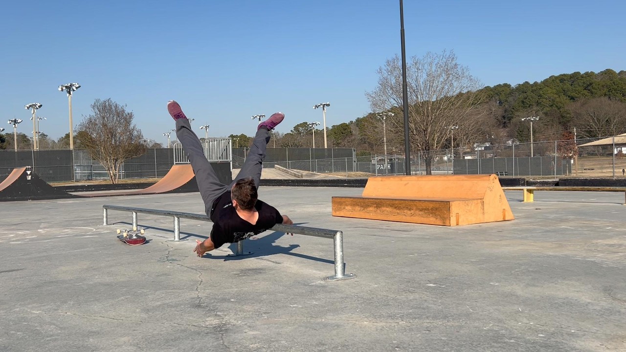 Skateboarding flat rail