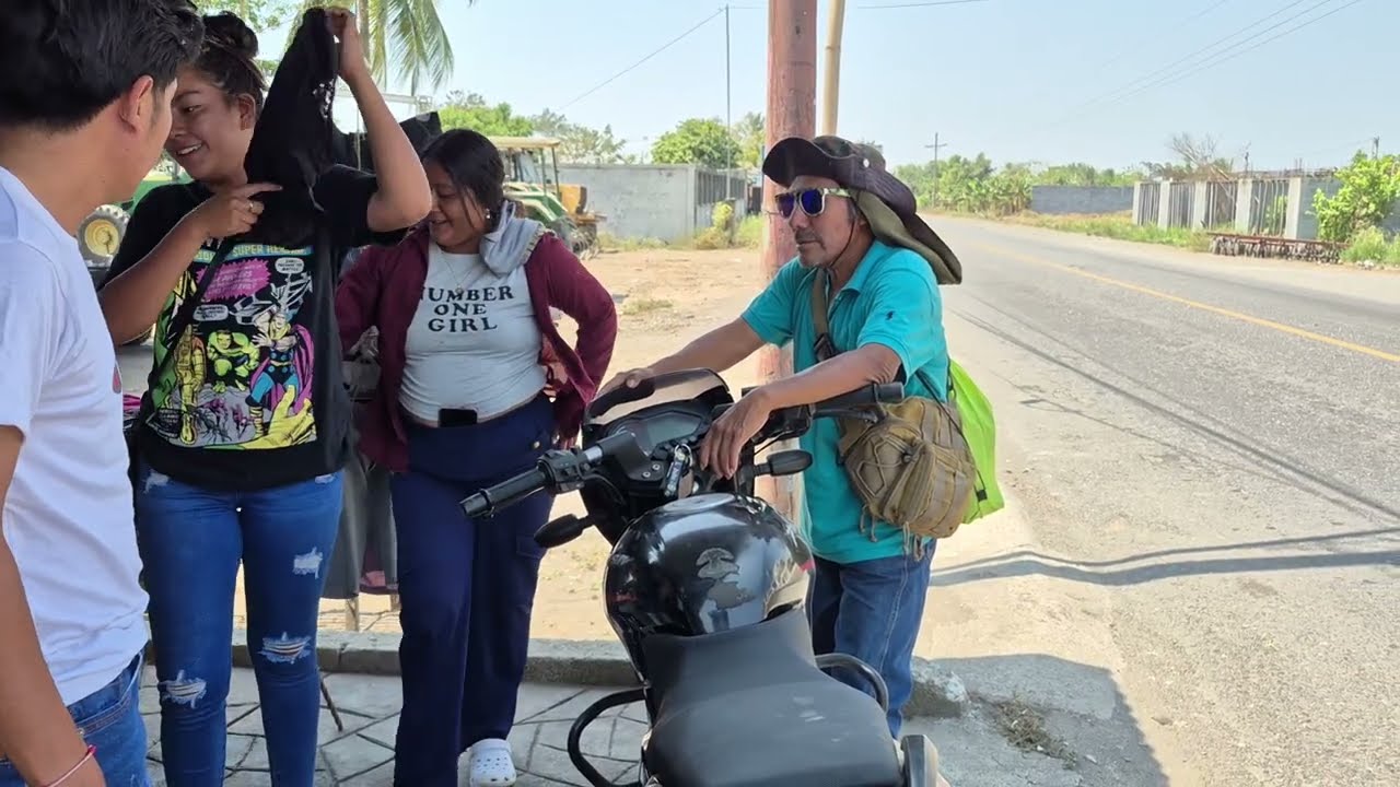 BRAYAN maltr4t0 a VITAMINAS en plena calle y todos se le quedan viendo