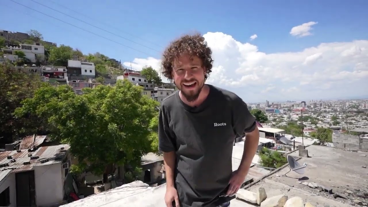 Luisito Comunica visita LA RISCA  El barrio “más peligroso” de Monterrey   México