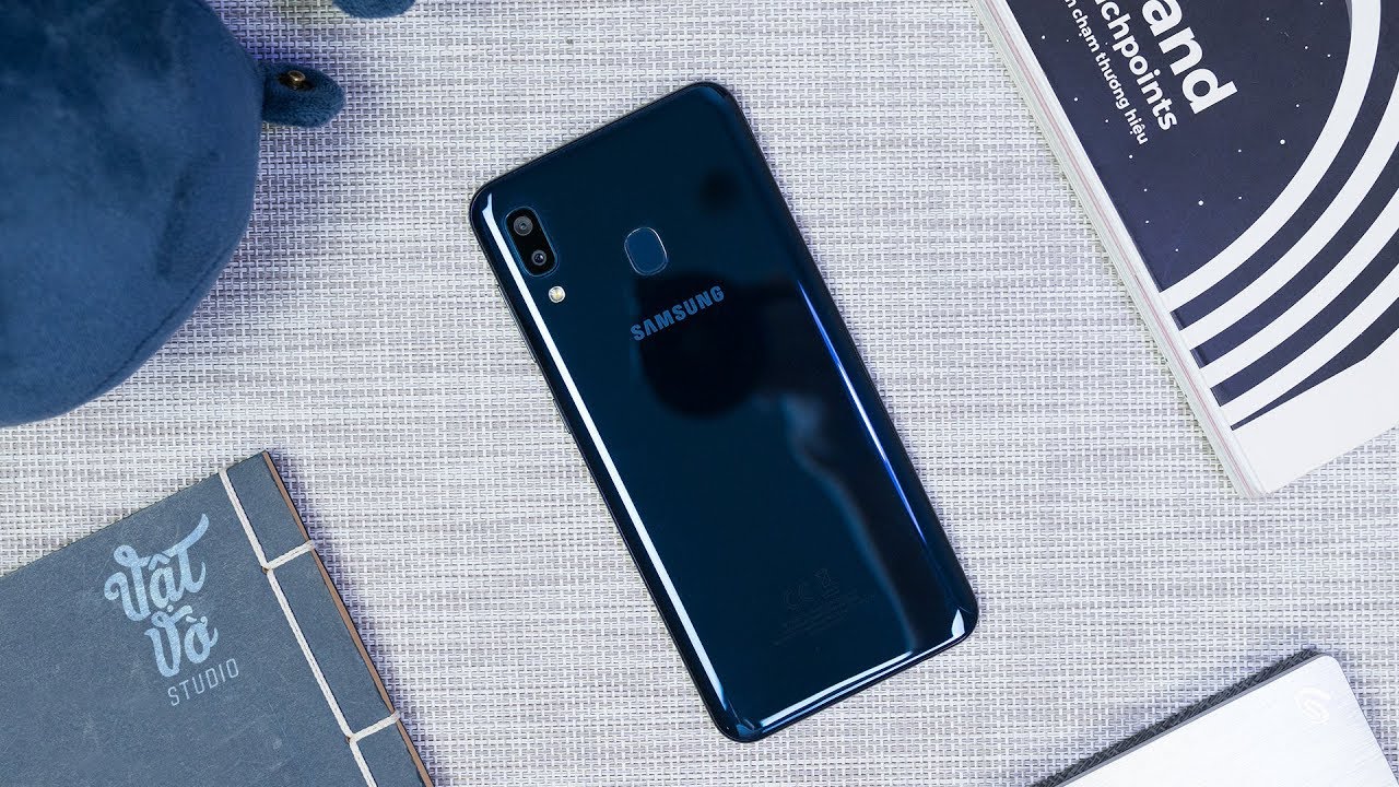 Mở hộp Samsung Galaxy A20: 4 triệu, màn HD+