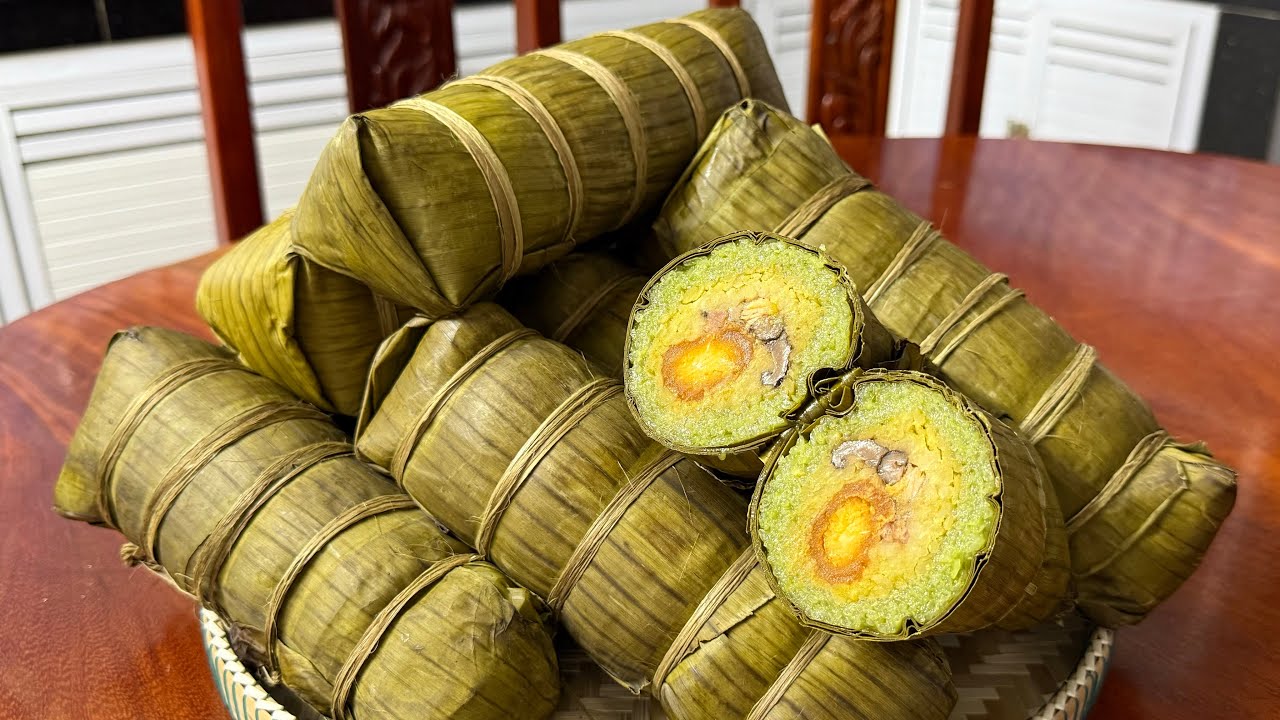 របៀប វេចនំអន្សមជ្រូក រសជាតិតើយ ស្នូលពងទាប្រៃ || Pandan-flavored Glutinous Rice Cake with Salted Egg
