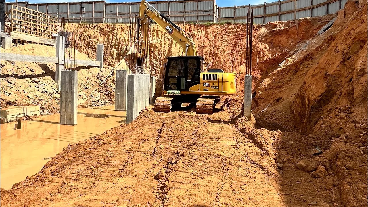 Acesso e escavação da sapata com a cat 316