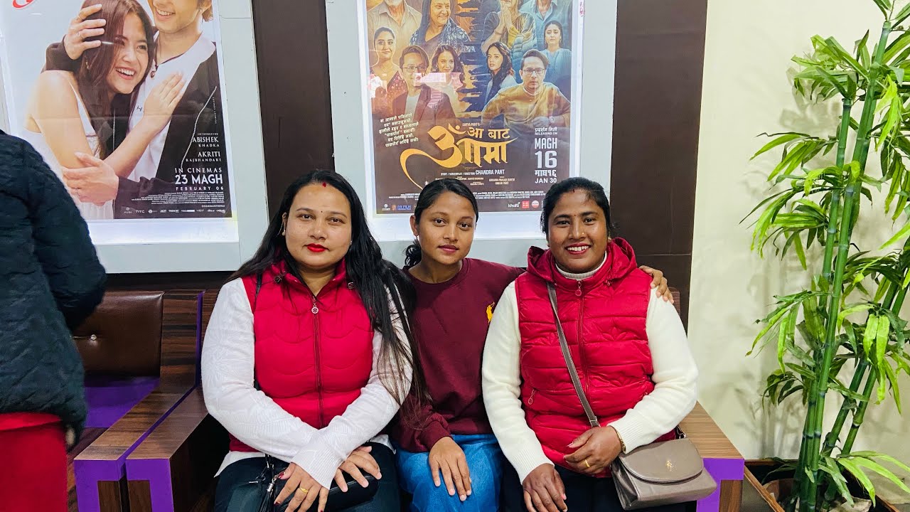 Aa bata  aama movie with my aama haru 🍿 ||Real review Pal shaha and usa upreeti 