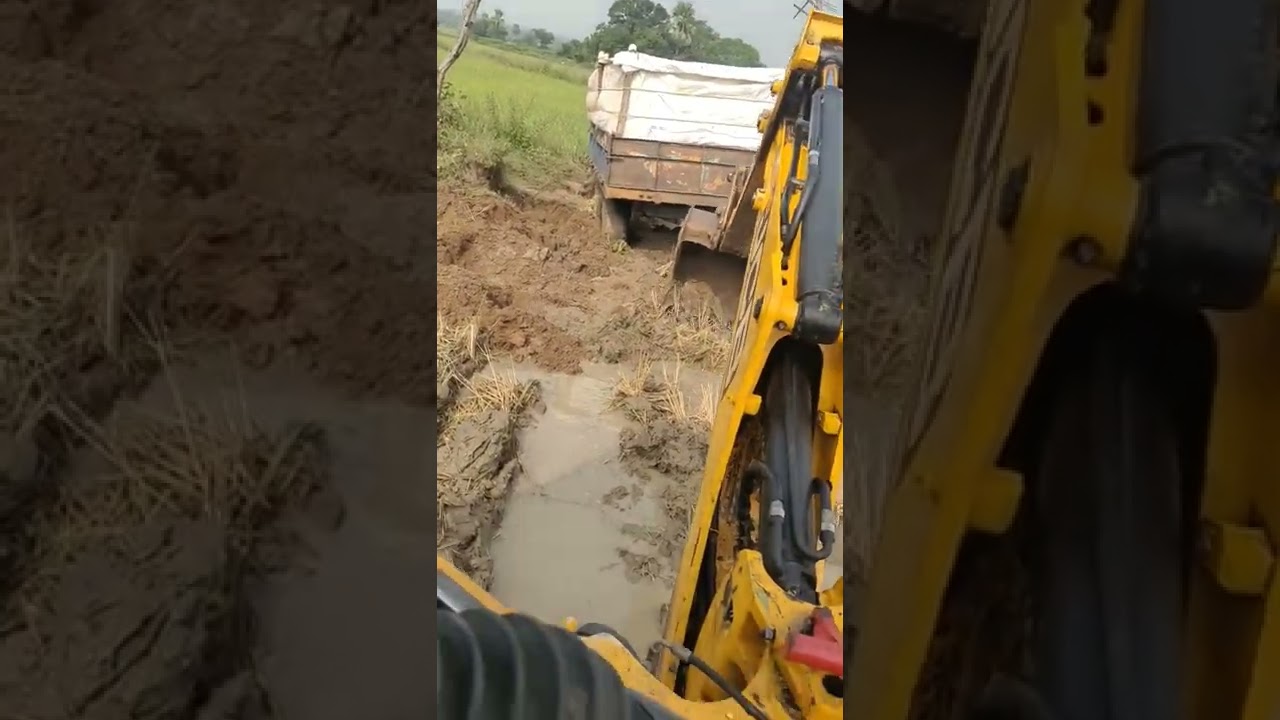 Load swaraj Track Jcb pulling with roof