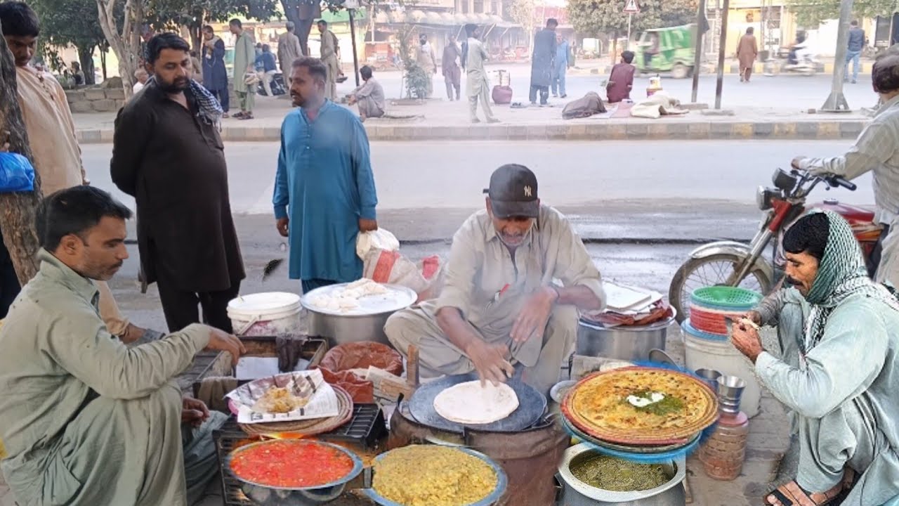 ONLY 50 RS/- ROADSIDE DESI CHEAP BREAKFAST - BILLA SAAG PARATHA ALOO PARATHA - STREET FOOD PAKISTAN