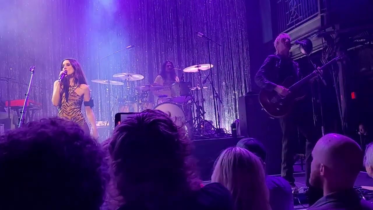 Wolf Alice - "Just Two Girls" - 