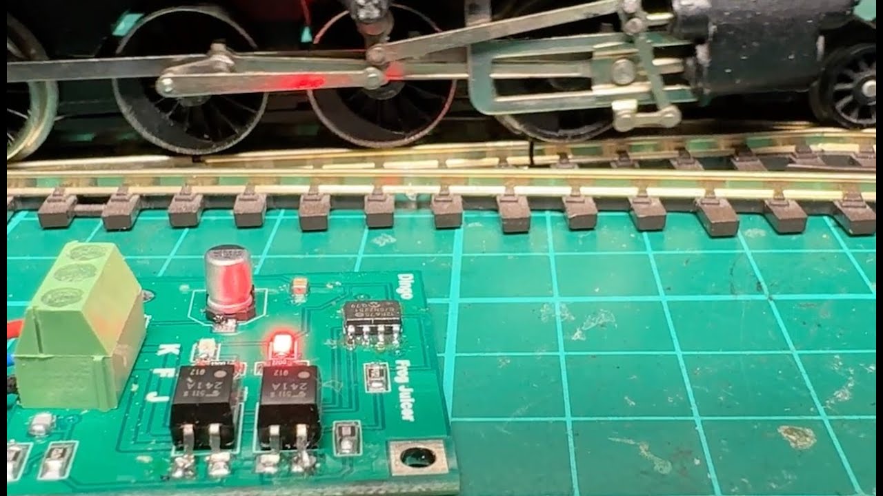 A simple automatic DCC Frog Polarity Switch