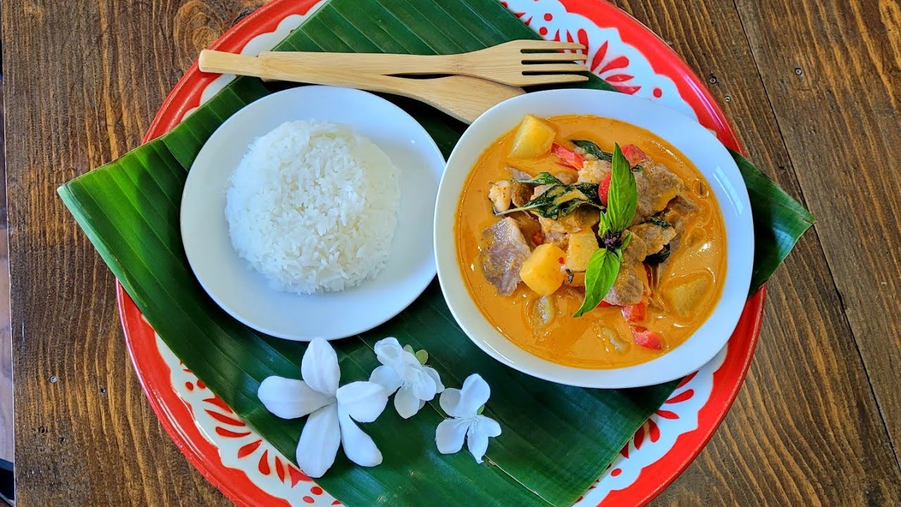 How To: Pineapple and pork curry
