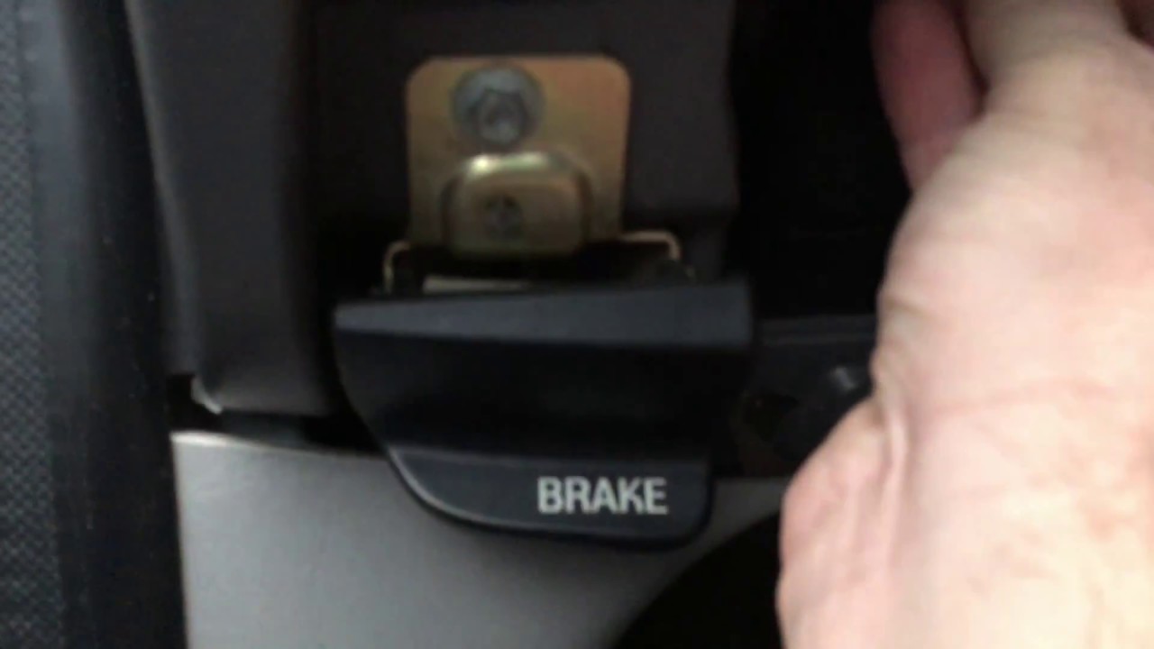 Расположение предохранителя прикуривателя/OBD 2 на Ford F-150 2003 года выпуска