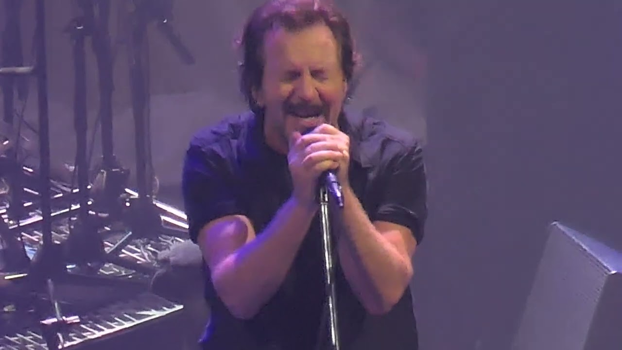 EDDIE VEDDER  : 