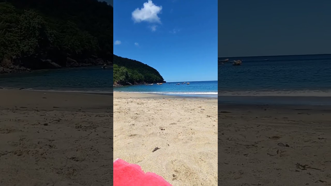 Sable blanc,  ciel bleu et mer turquoise dans les Caraïbes , Martinique.