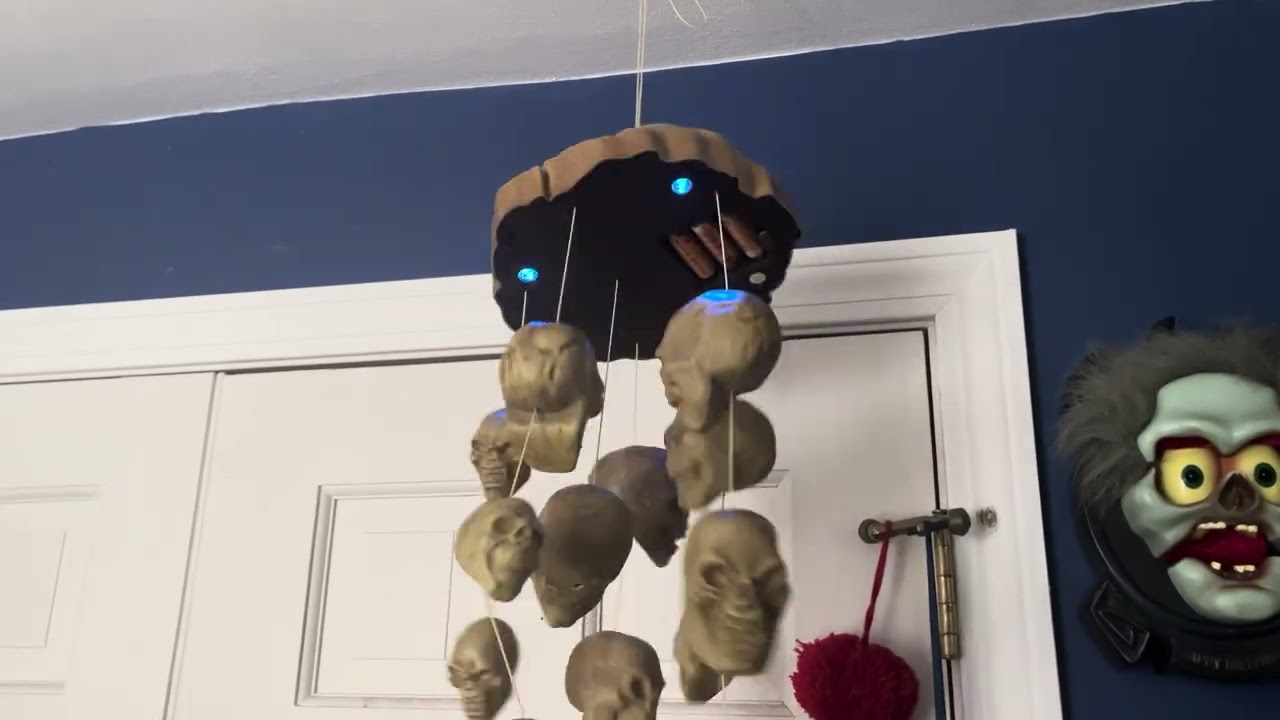 Gemmy Skull Windchimes