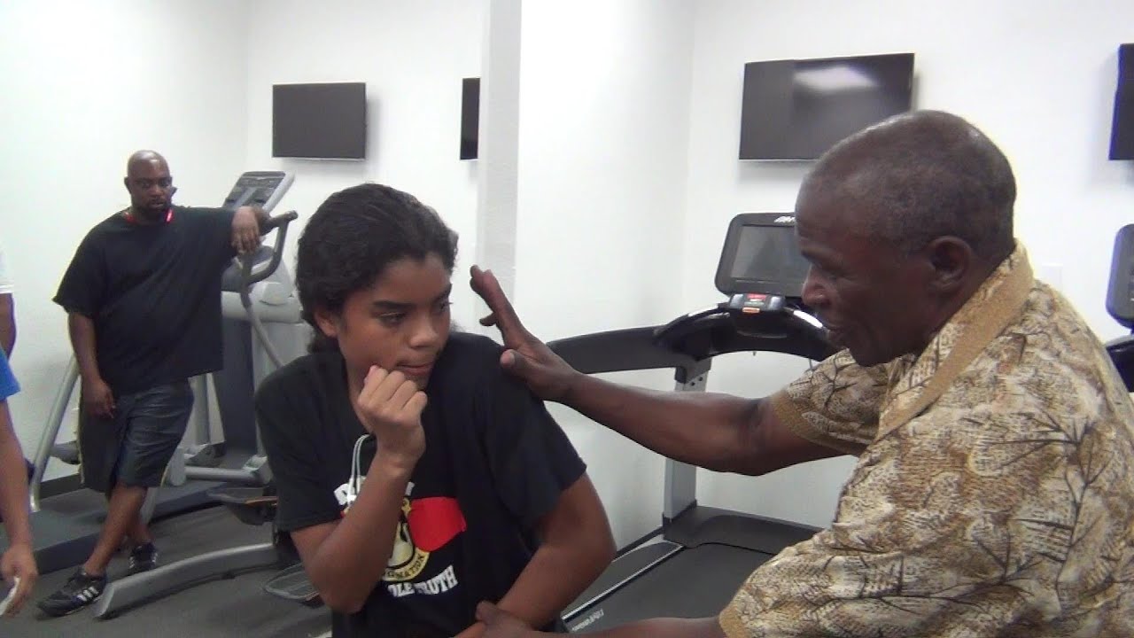 (EXTENDED VERSION) MAYWEATHER SR TEACHES BASIC MAYWEATHER STYLE MITT WORK W/ REMESES WILLIAMS