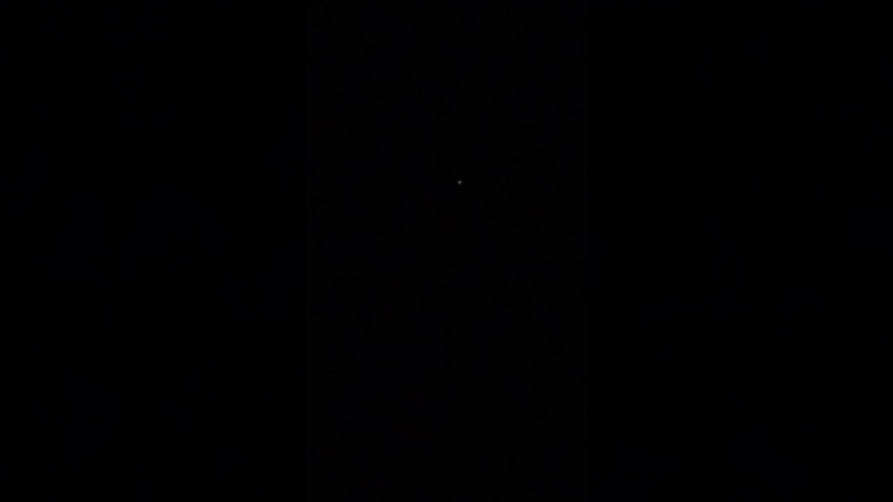 BRIGHT LIGHT MOVING THROUGH THE SKY,UFO? IN UK SKY