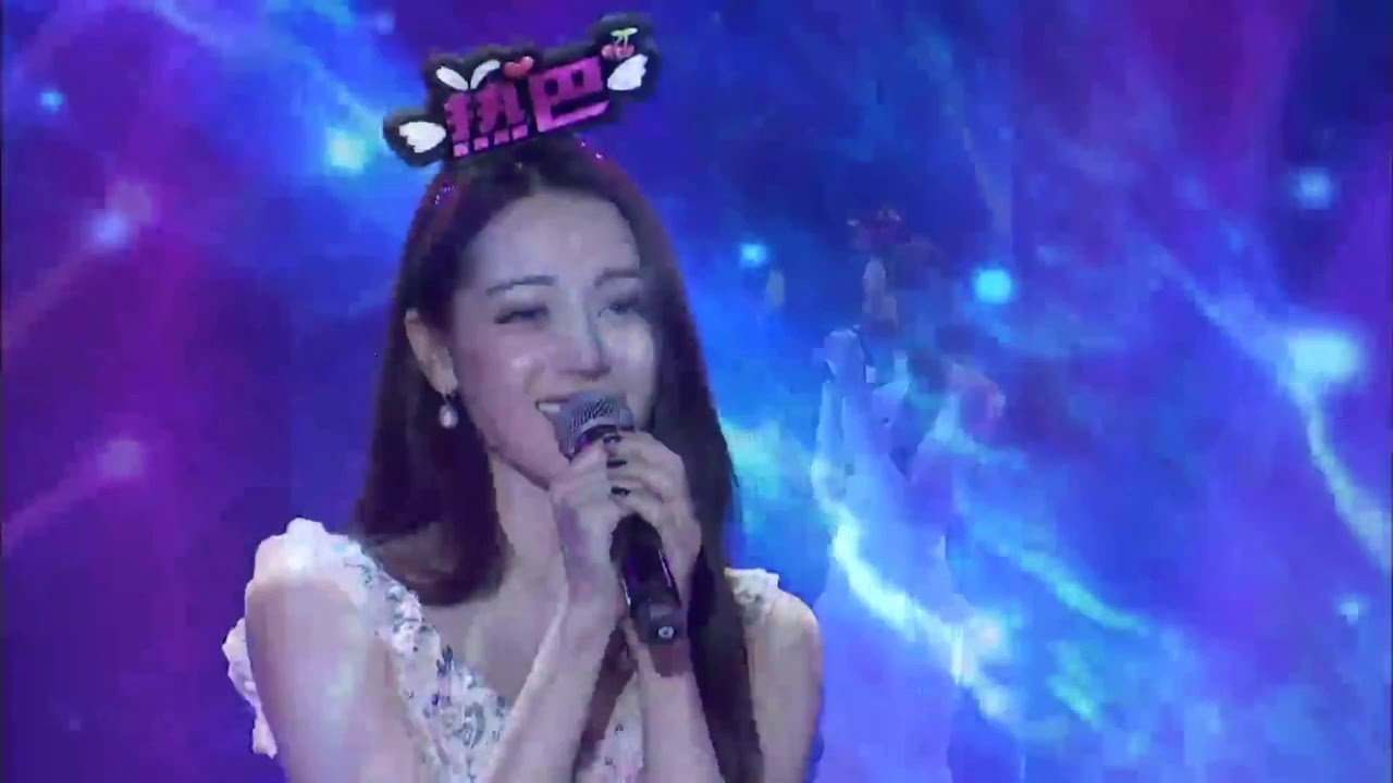 20190601『热 · 爱』#迪丽热巴生日会 《追光者》全场大合唱 [Eng subbed]