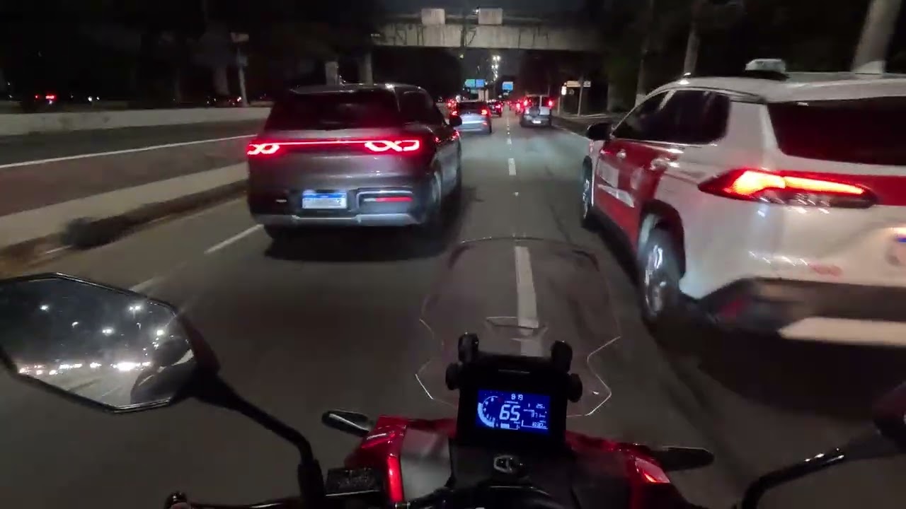 THIAGO DEGAN HONDA ADV 160 RED - FECHADA E SUSTO NA MARGINAL NOTURNA
