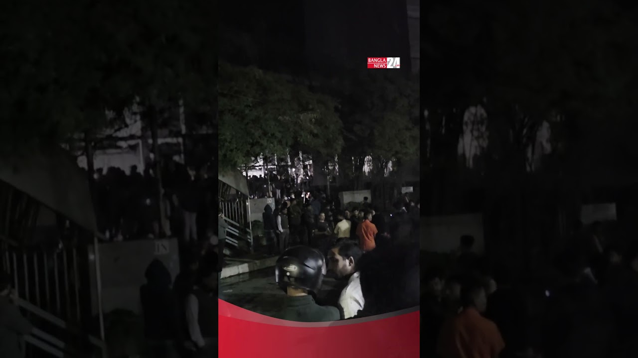 ভা'ঙচুরের পর ডেইলি স্টারের বিভিন্ন যন্ত্রাংশ নিয়ে যাচ্ছে তারা | Daily Star | Office Vandalism