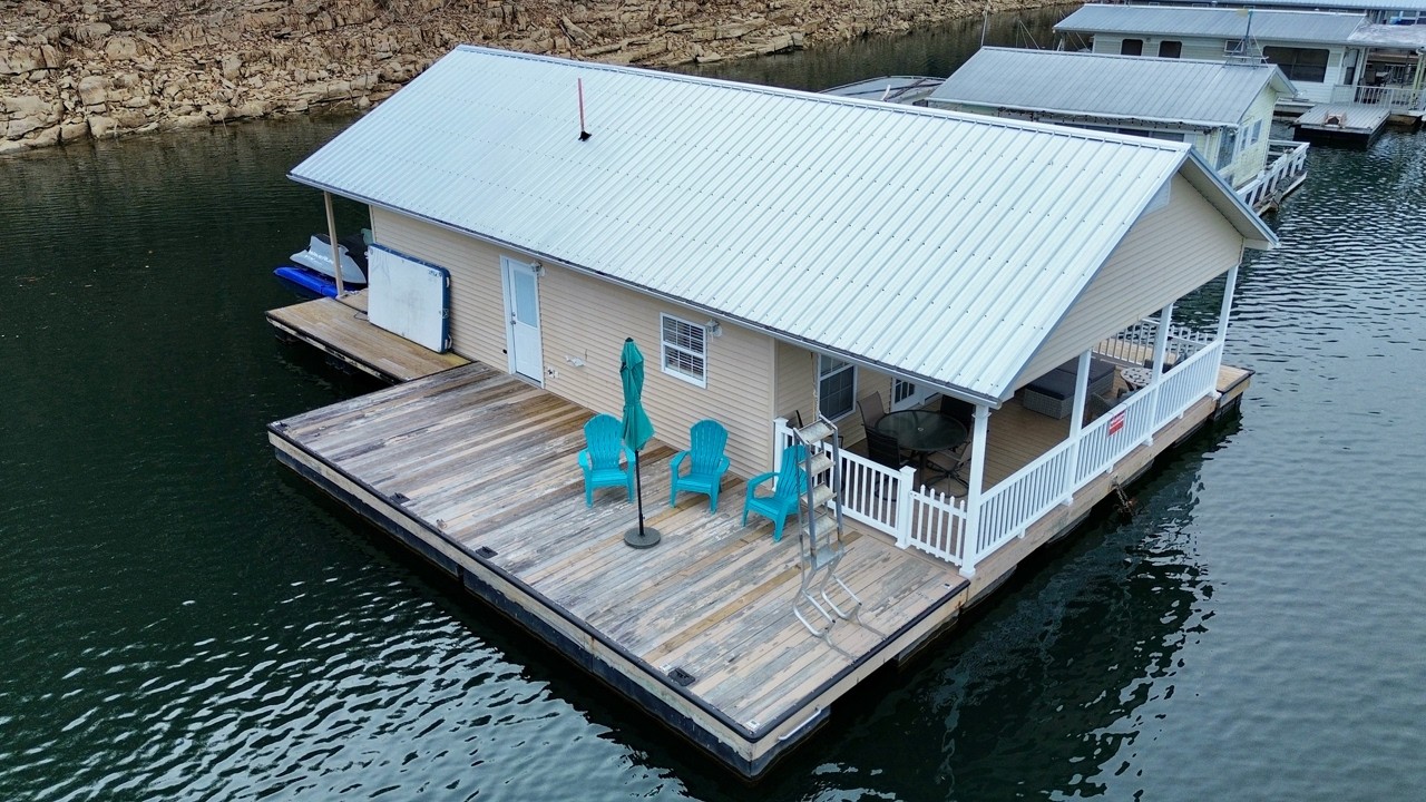 Genehmigte schwimmende H&uuml;tte (ca. 729 Quadratfu&szlig; &ndash; 2 Schlafzimmer/1 Badezimmer) gem&auml;&szlig; TVA 26a am ...