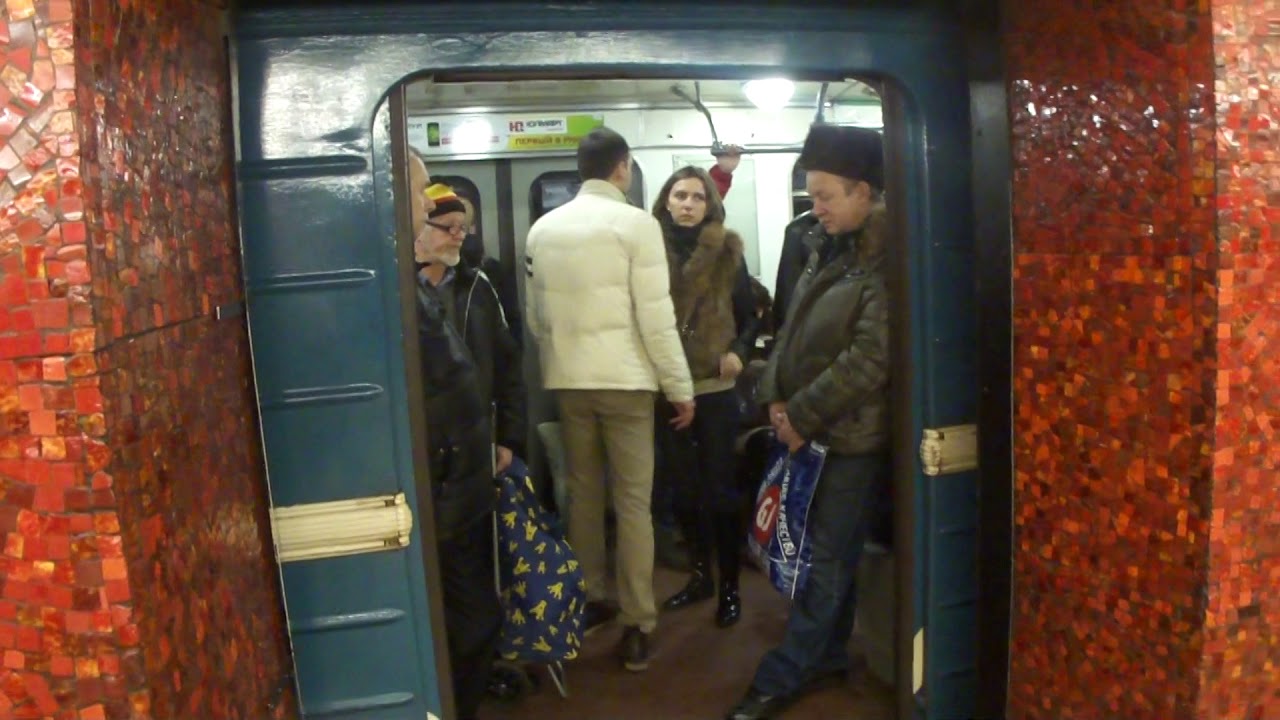 世界一古い！？サンクトペテルブルク地下鉄のホームドア