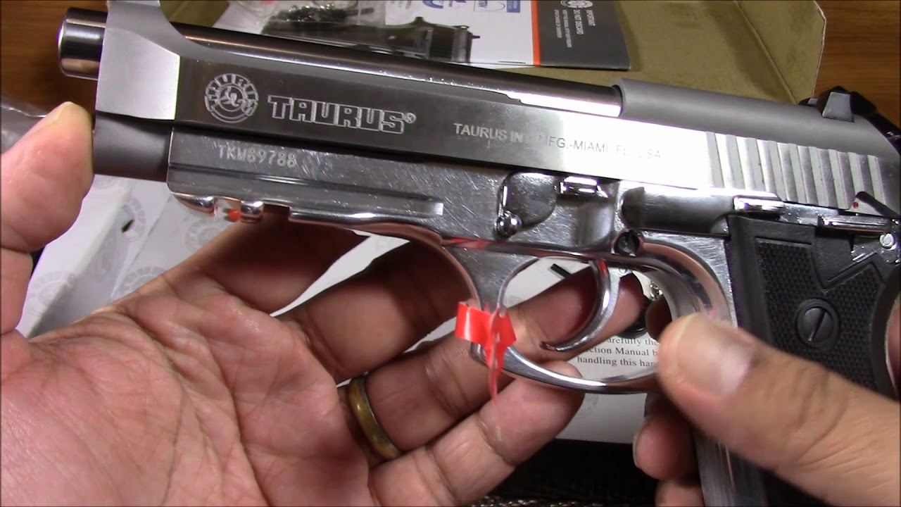 Распаковка TAURUS PT92 в высоком разрешении