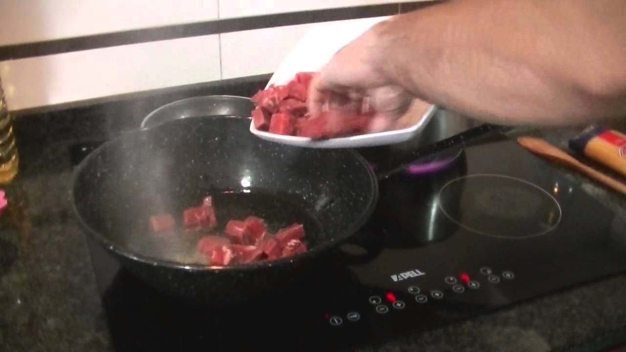 tallarin saltado peruano (criollo)