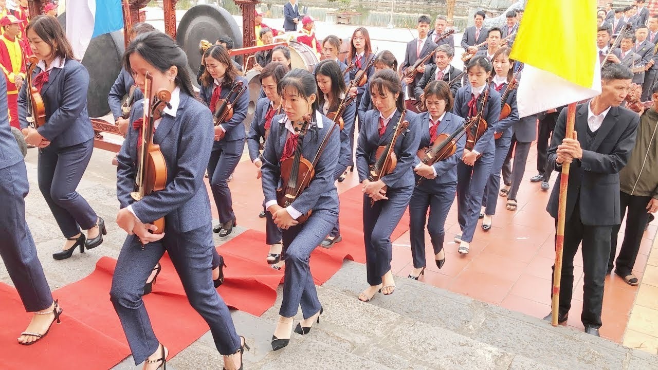 Đón Đoàn Lễ Nghi Vào Dâng Thánh Lễ Đồng Tế Tại Nhà Thờ Giáo Xứ Hai Giáp Giáo Phận Bùi Chu 