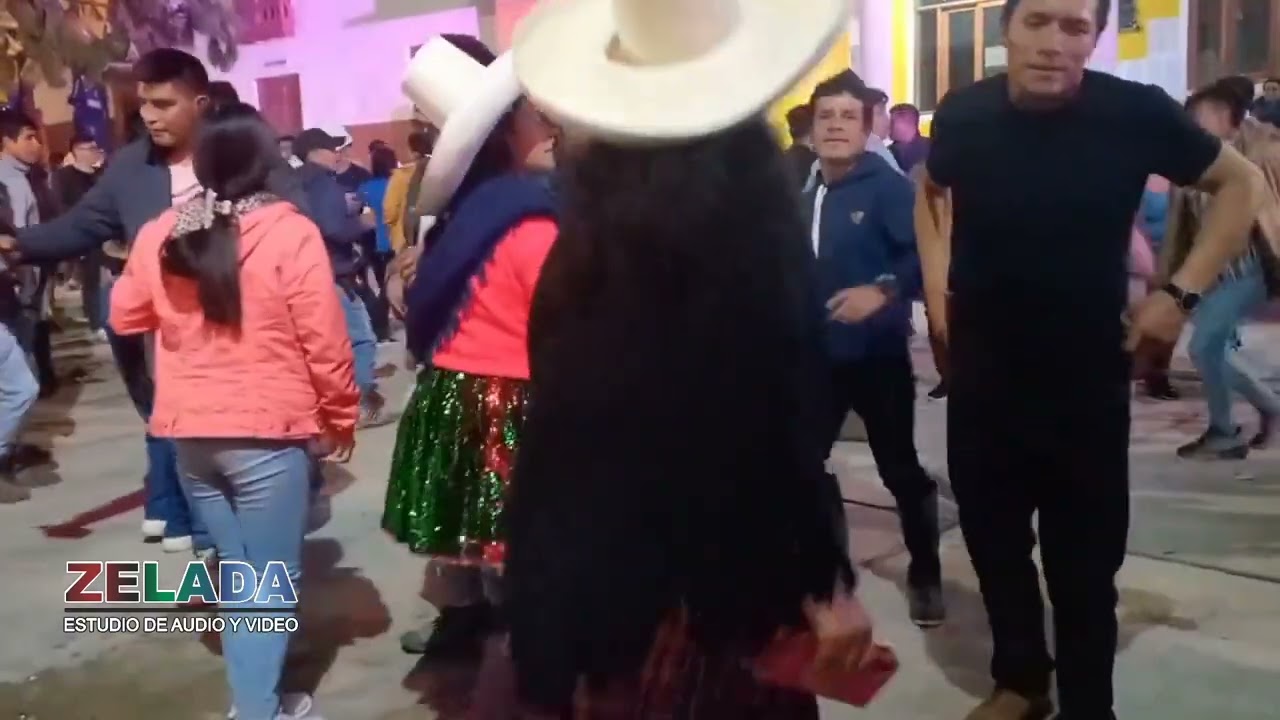 El conjunto  Nube blanca / Tema  . La Enojada