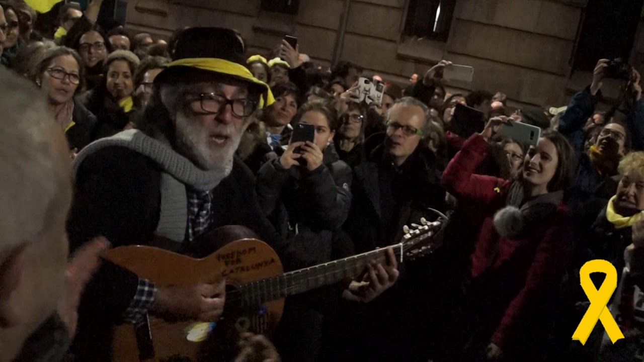 La Gallineta de Llu&iacute;s Llach a l'acte de protesta pels 4 mesos de presos de pol&iacute;tics #Llibertat