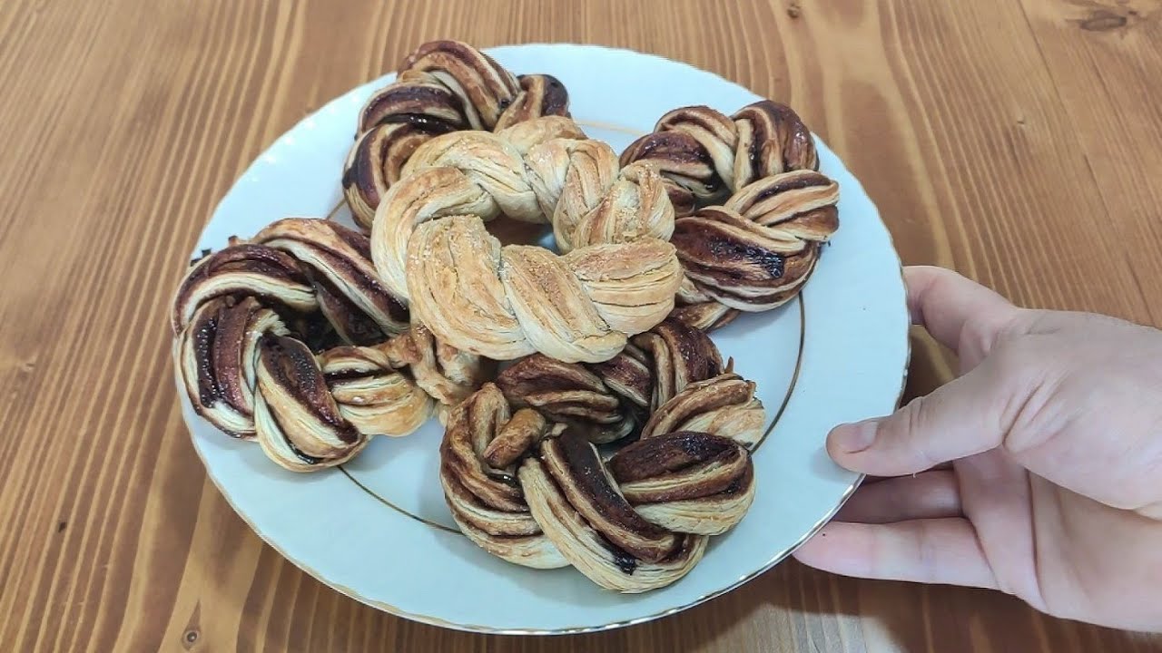 Milföyden Çikolatalı Tahinli Çörek Tarifi - Çörek Tarifleri