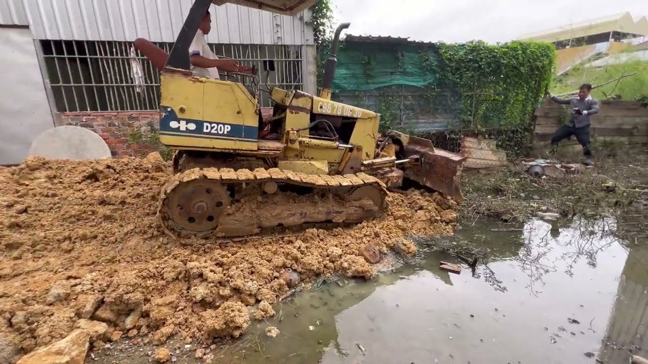 Start a New Project!! Bulldozer D20 & 5TonTruck Pushing Soil Into Water