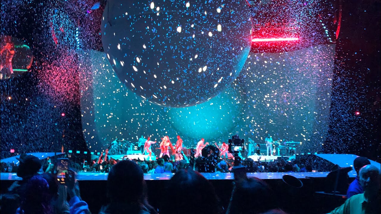 Ariana Grande: Sweetener World Tour - Christmas & Chill Medley - Las Vegas 12/15