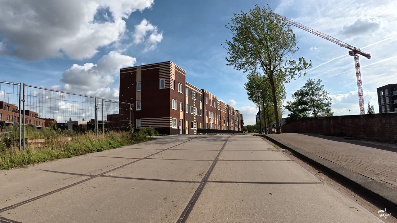 't Lijkt heel gewoon...een boodschapje doen, dwars door Helmond, als 't zonnetje schijnt