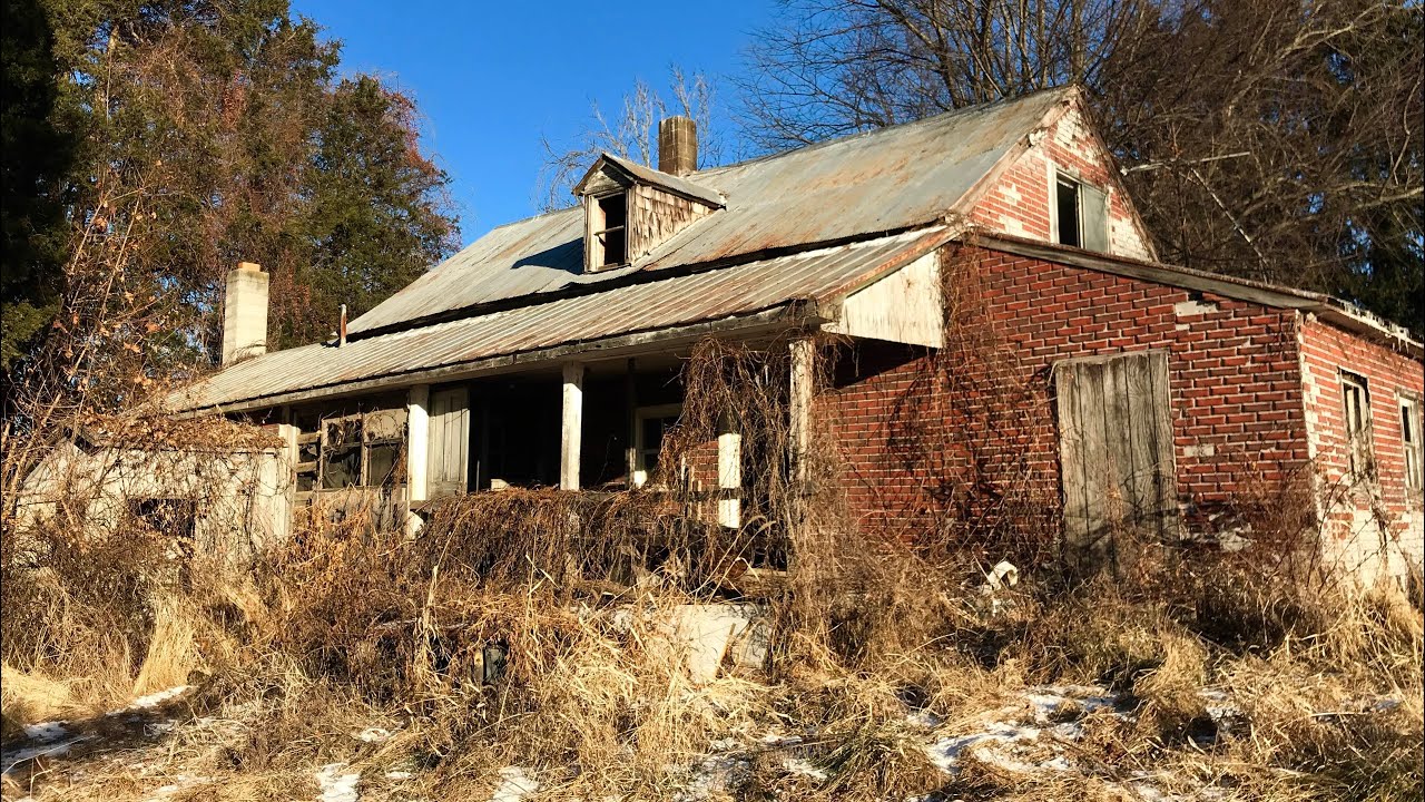 Abandoned HOUSE Found COINS & Strange Old CAR/ Vehicle left behind