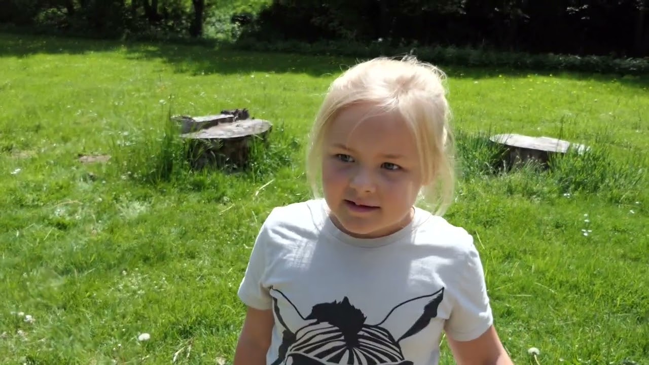 Afsnit 130! Ella & Far i Naturen.  Det summer med insekter. 🦟🐝🐜🦋