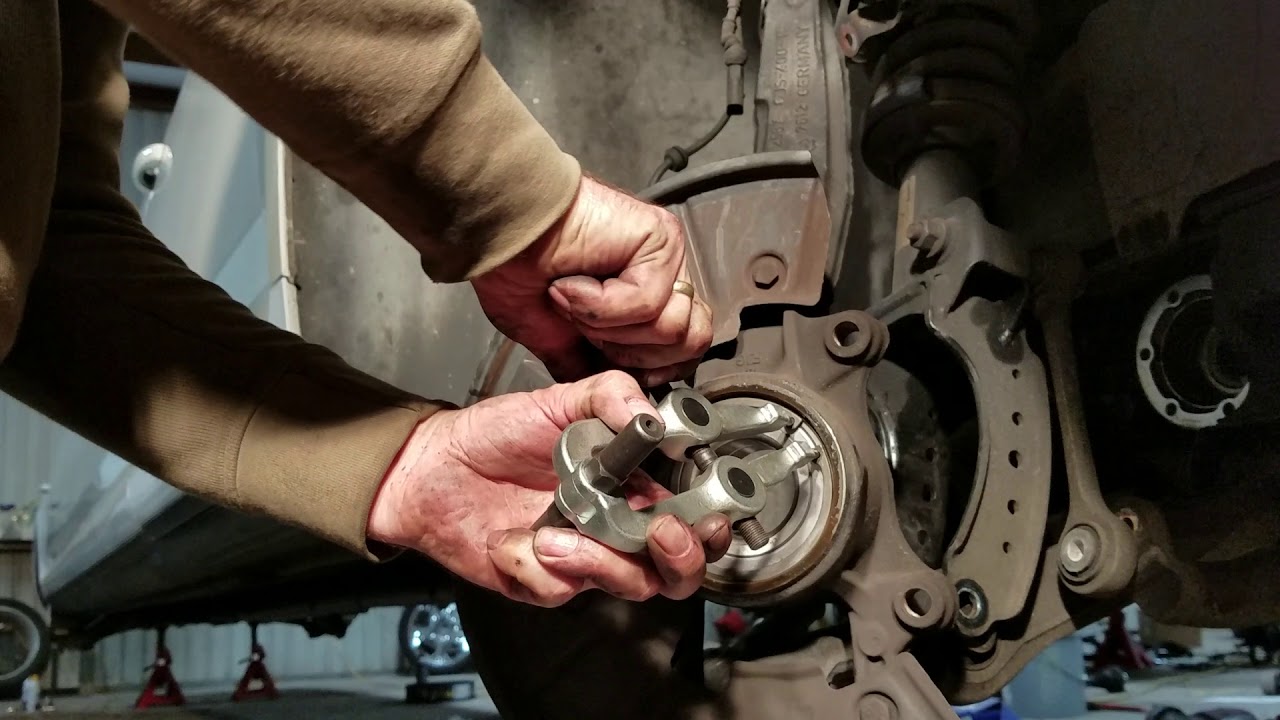 Porsche, VW Touareg, Audi, Hub and Wheel bearings removal and instillation in your garage in 1 hour.