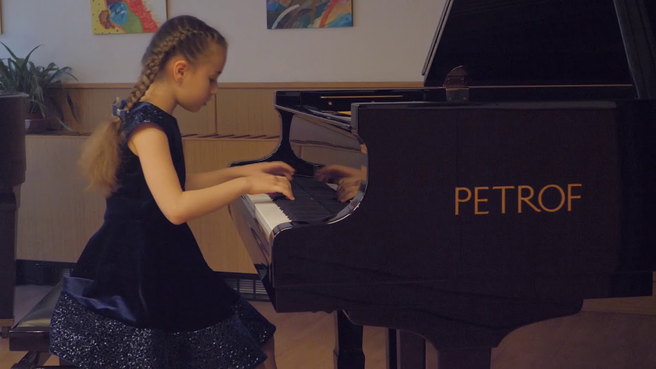 Nora Lubbadová (9 y.o.) -F. Chopin - Nocturno cis moll, op. posth.