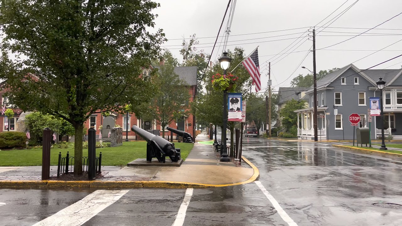 Rain walk around Stroudsburg PA - 4K HDR