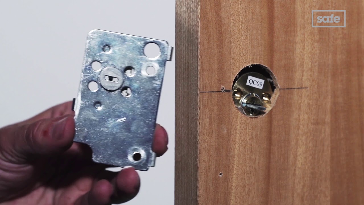 How to fit a Nightlatch Lock