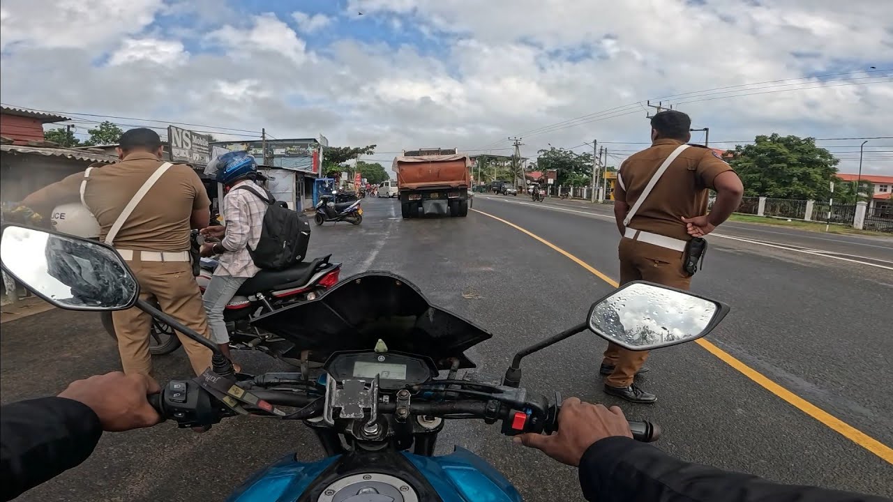 கடுமையான மழையிலும் நடைபெற்ற யாழ் வர்த்தக கண்காட்சிக்கு மன்னாரில் இருந்து பயணம் 