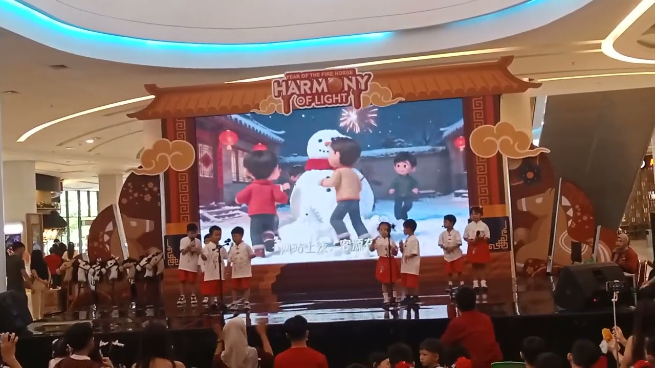 Acara sekolah harapan bangsa perfrmnce grup vocal menyanyi di center atrium gaia bumi raya city mall