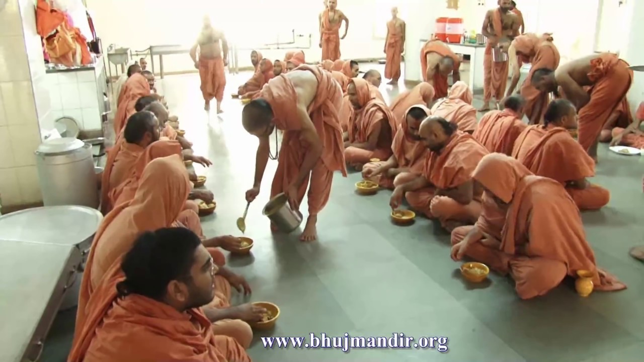 Bhuj Mandir ( સંતોની ક્રિયા અદભુત,,, ) Bhojan Prasad