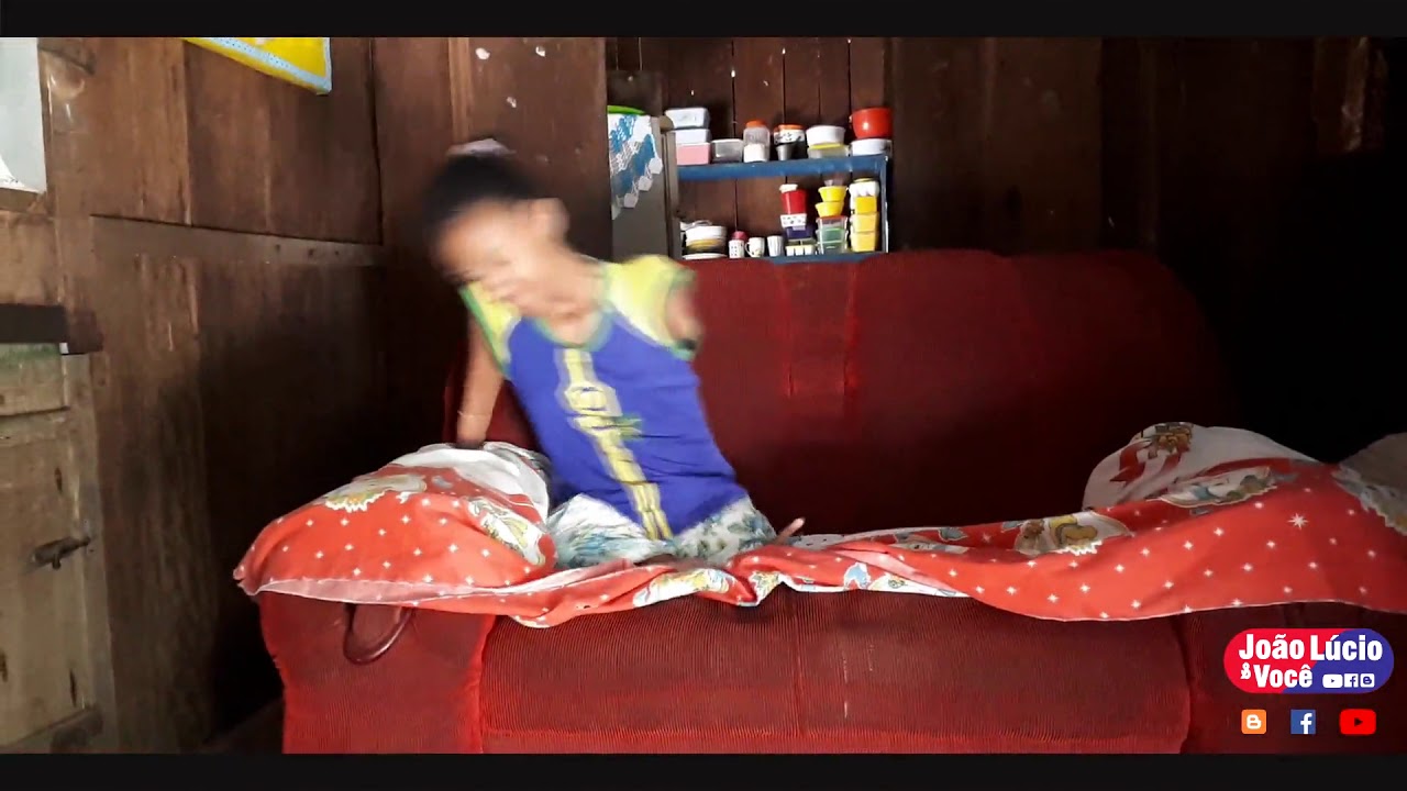 Ela nasceu sem as pernas e sem os braços