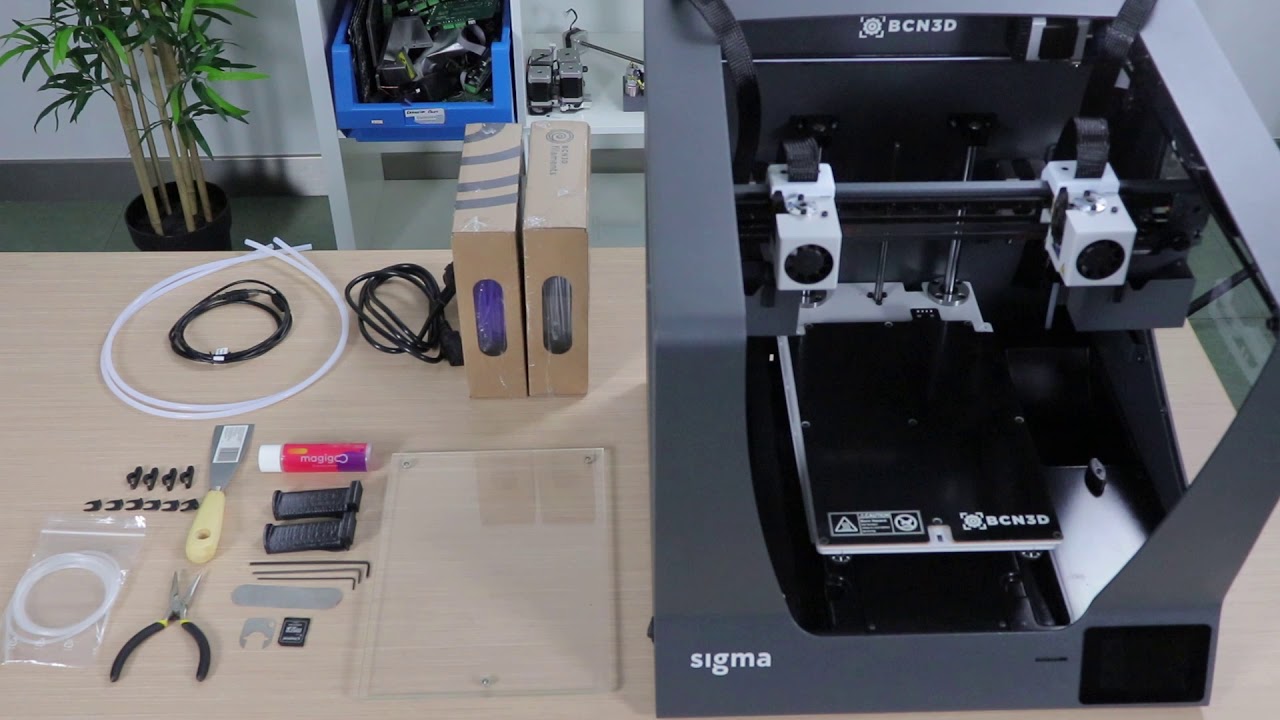 BCN3D Sigma R19 Unboxing - Set up and start 3D printing!